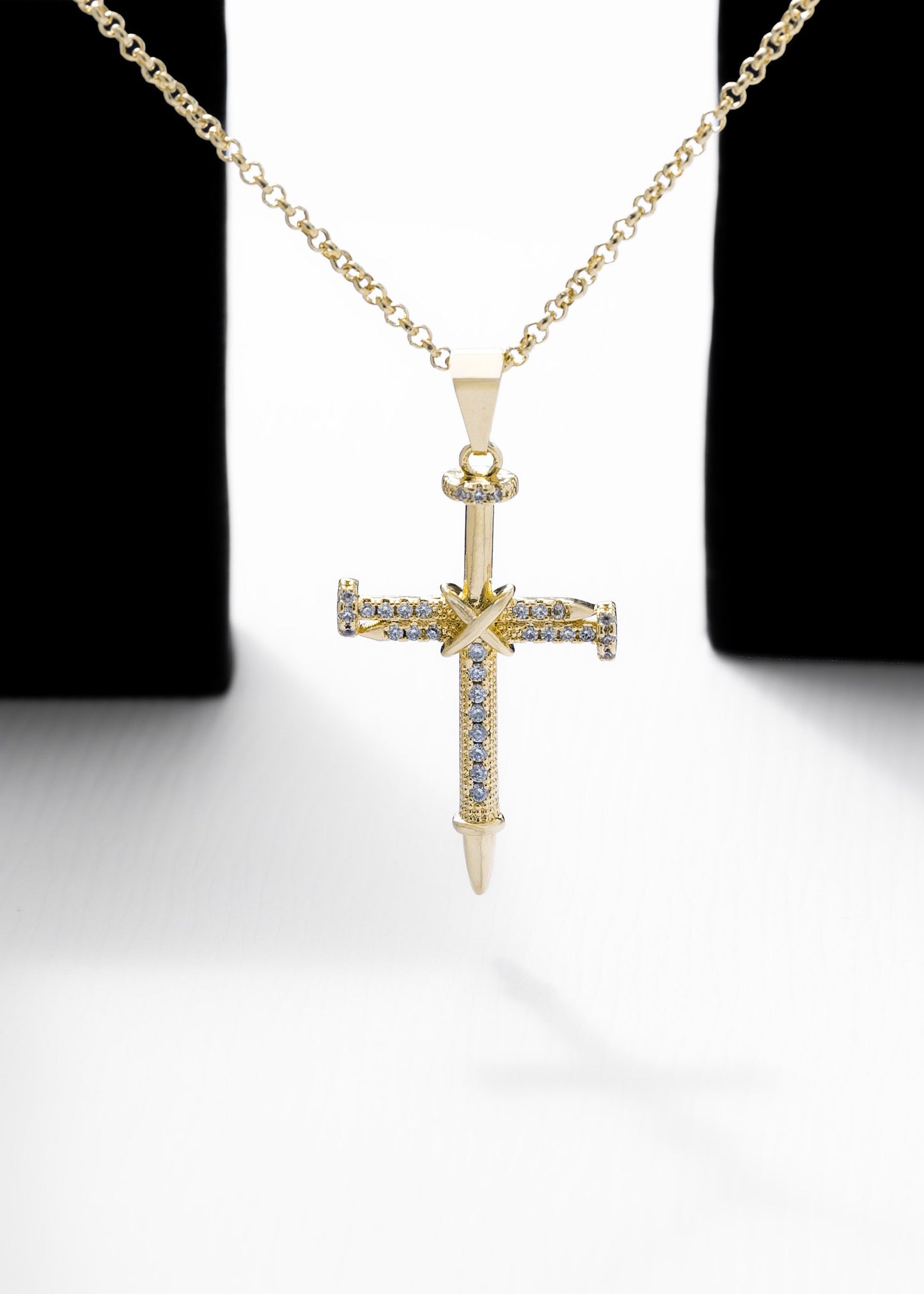 Cadena Aros 2mm (65cms) + Dije Cruz Clavos Circonias Cristal