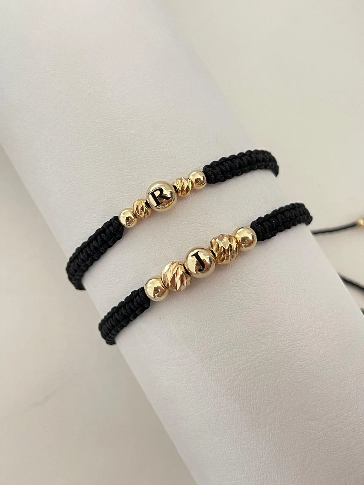 Pulseras parejas iniciales