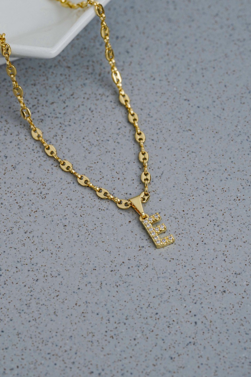 Dije letras E
