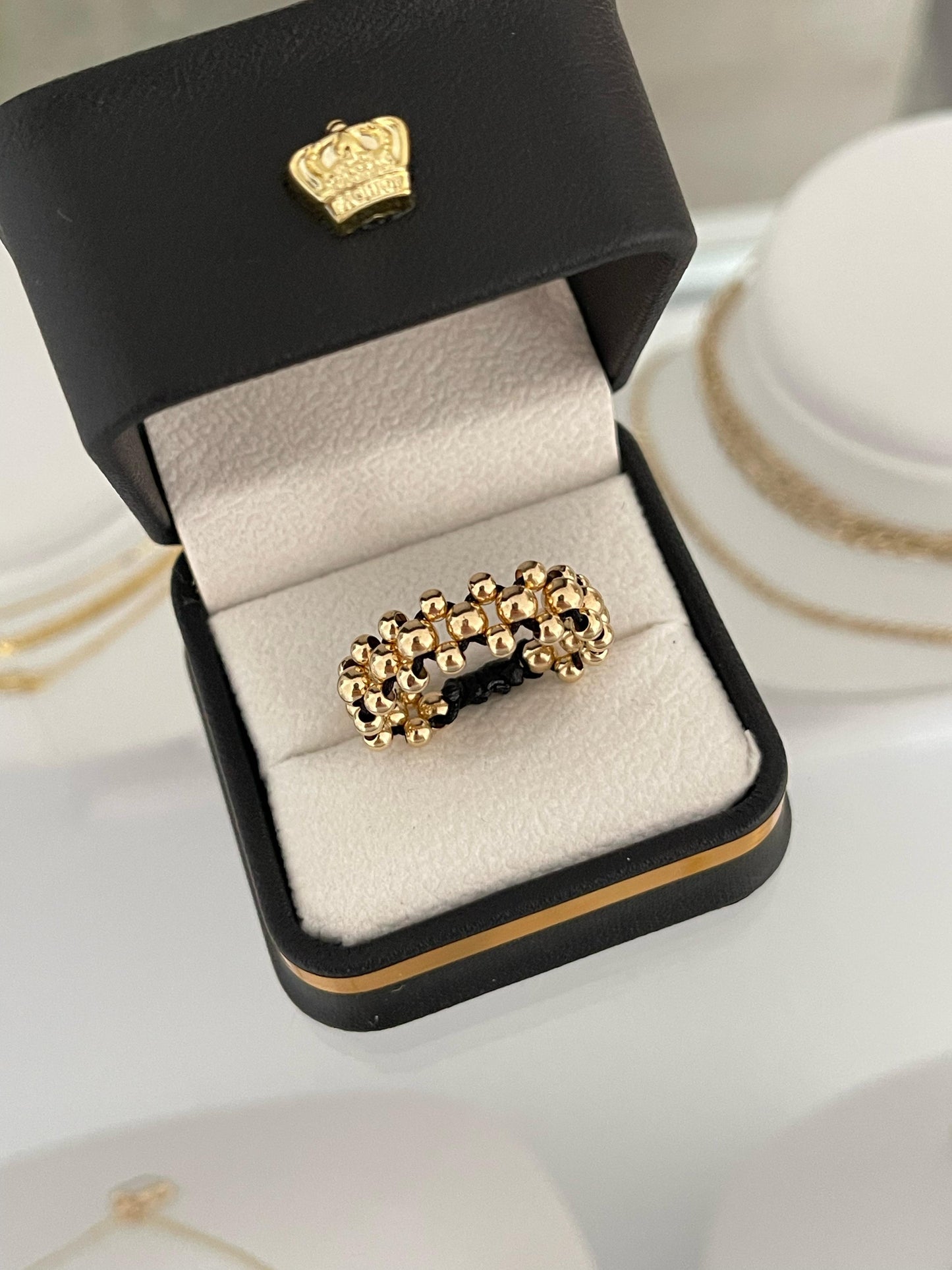 Anillo tejido entrelazado