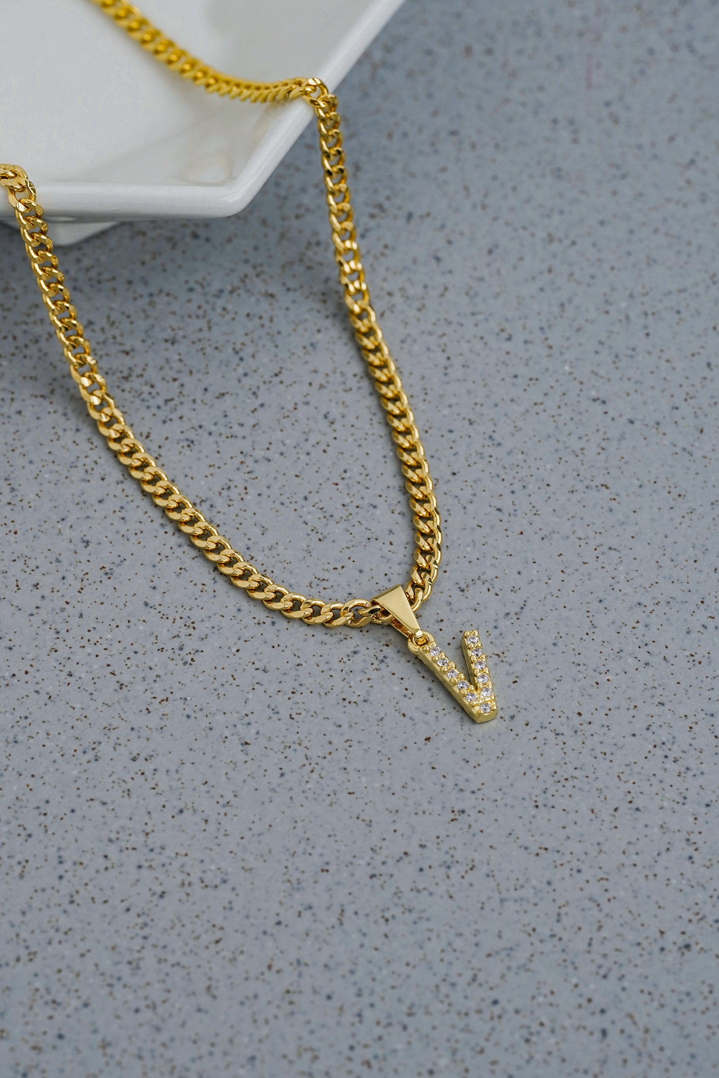 Cadena Cubana 3mm (45cms) + Dije Letra V