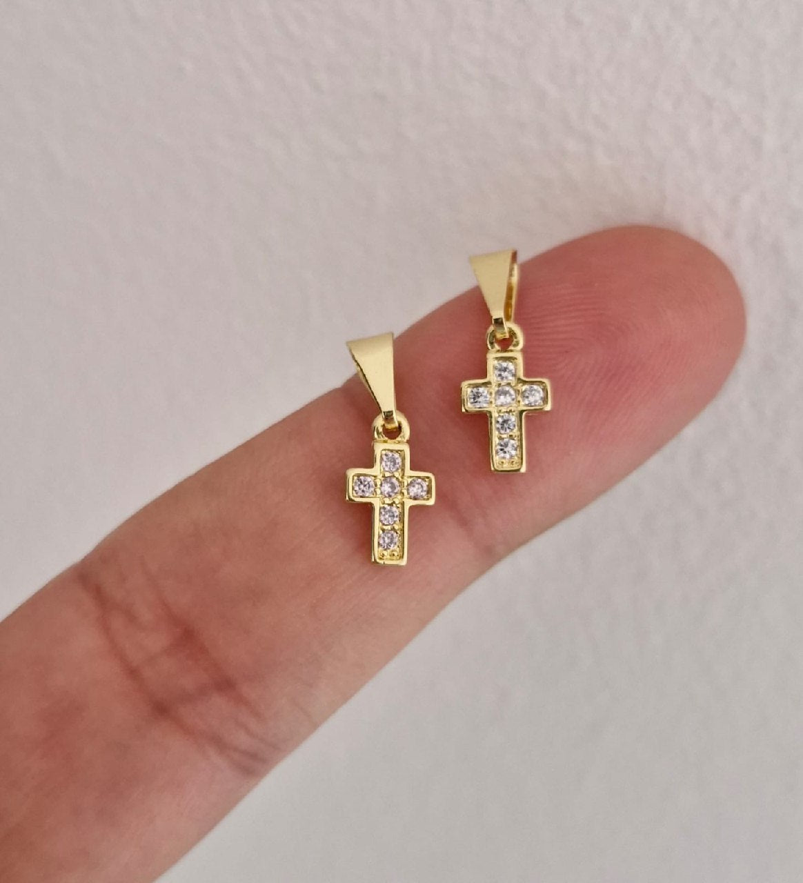 Dije Mini Cruz con Circonias Cristal