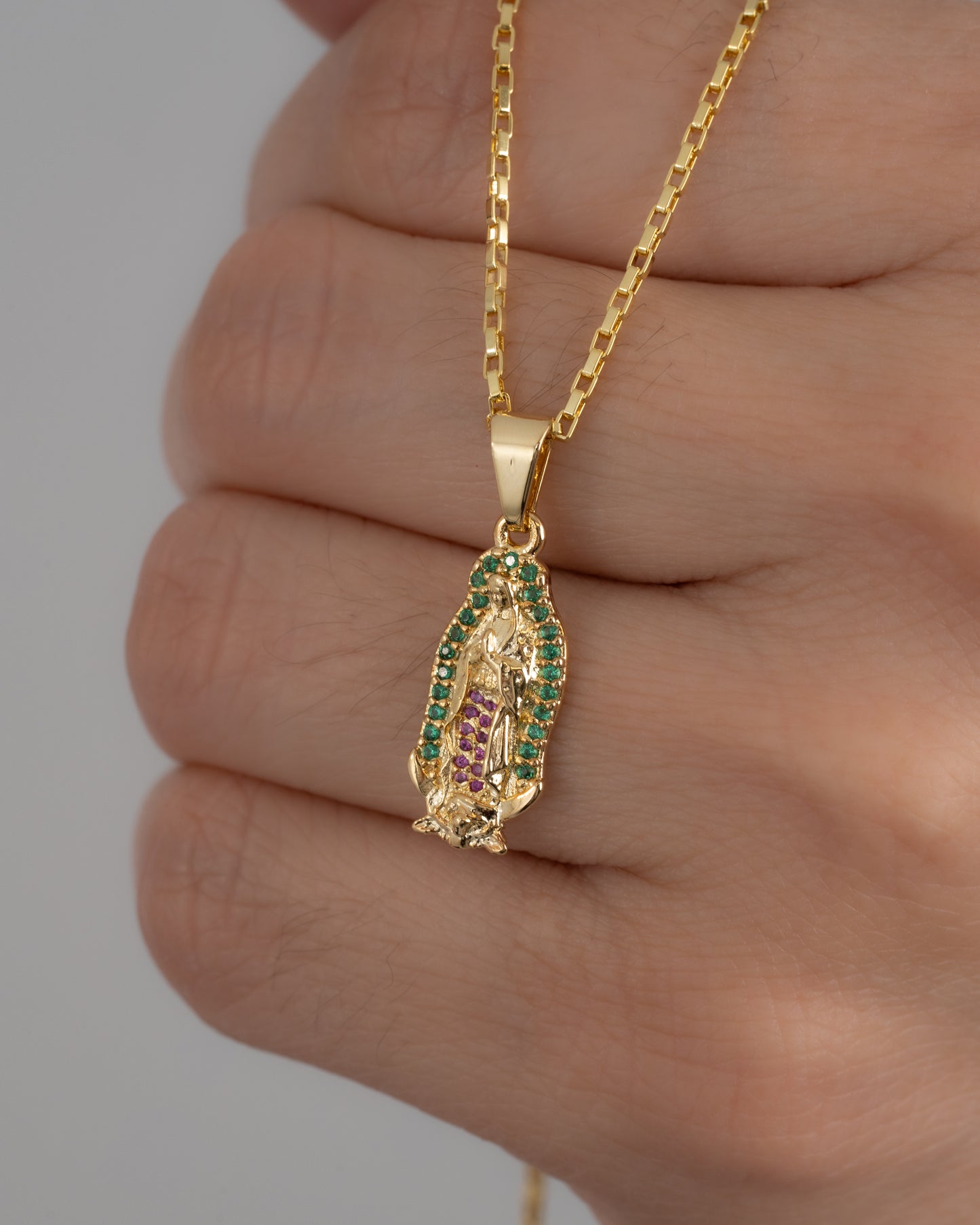 Cadena vintage (45cm) + Dije Virgen Guadalupe silueta circonias (2cm)