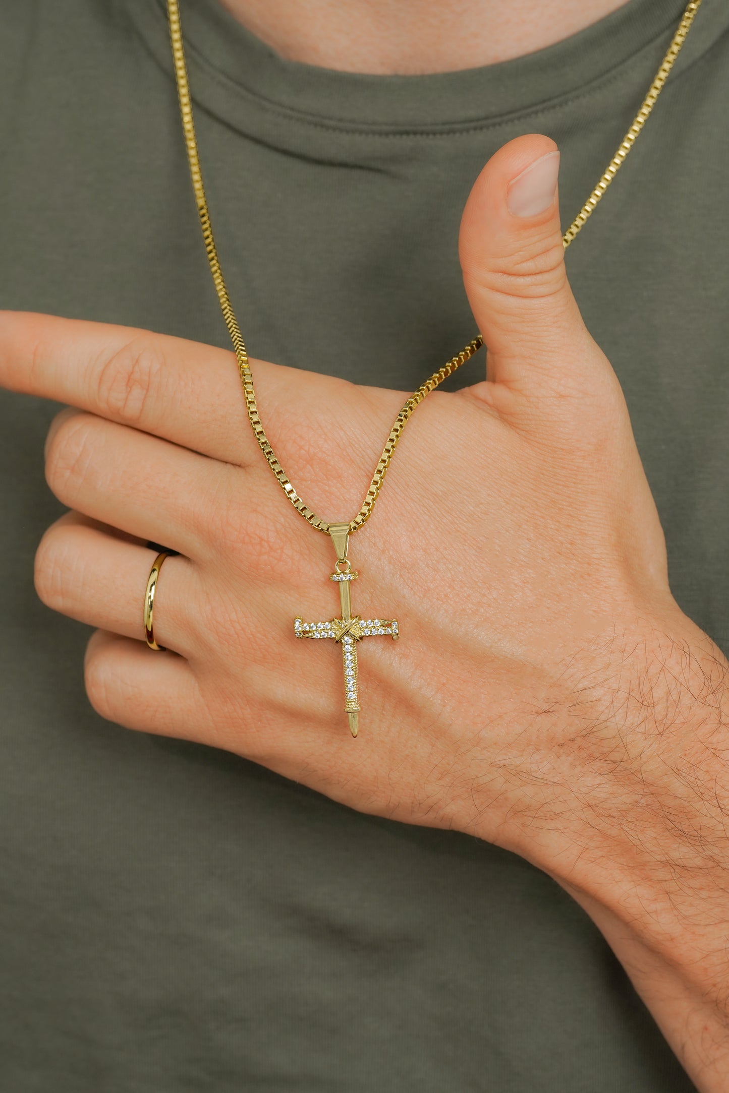 Cadena Veneciana 1.5mm (65cm) + Dije Cruz Clavos Circonia cristal