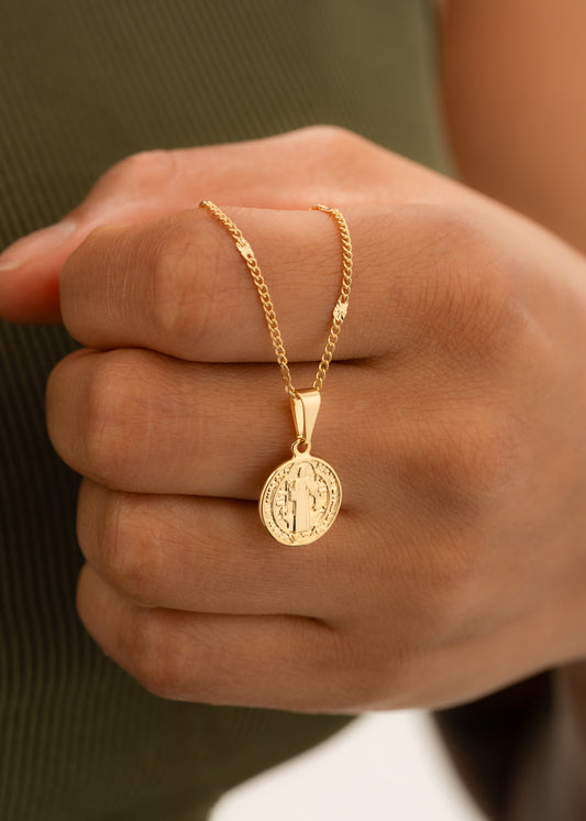 Cadena cubana destellos punteras (45cm) + dije san Benito