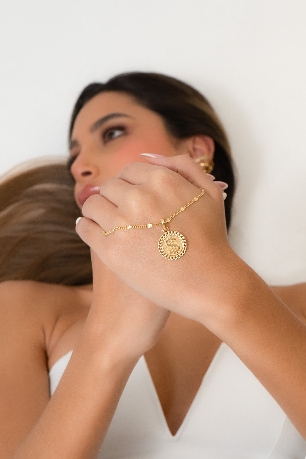 Cadena cubana con destellos punteras (45cm) + Dije signo peso