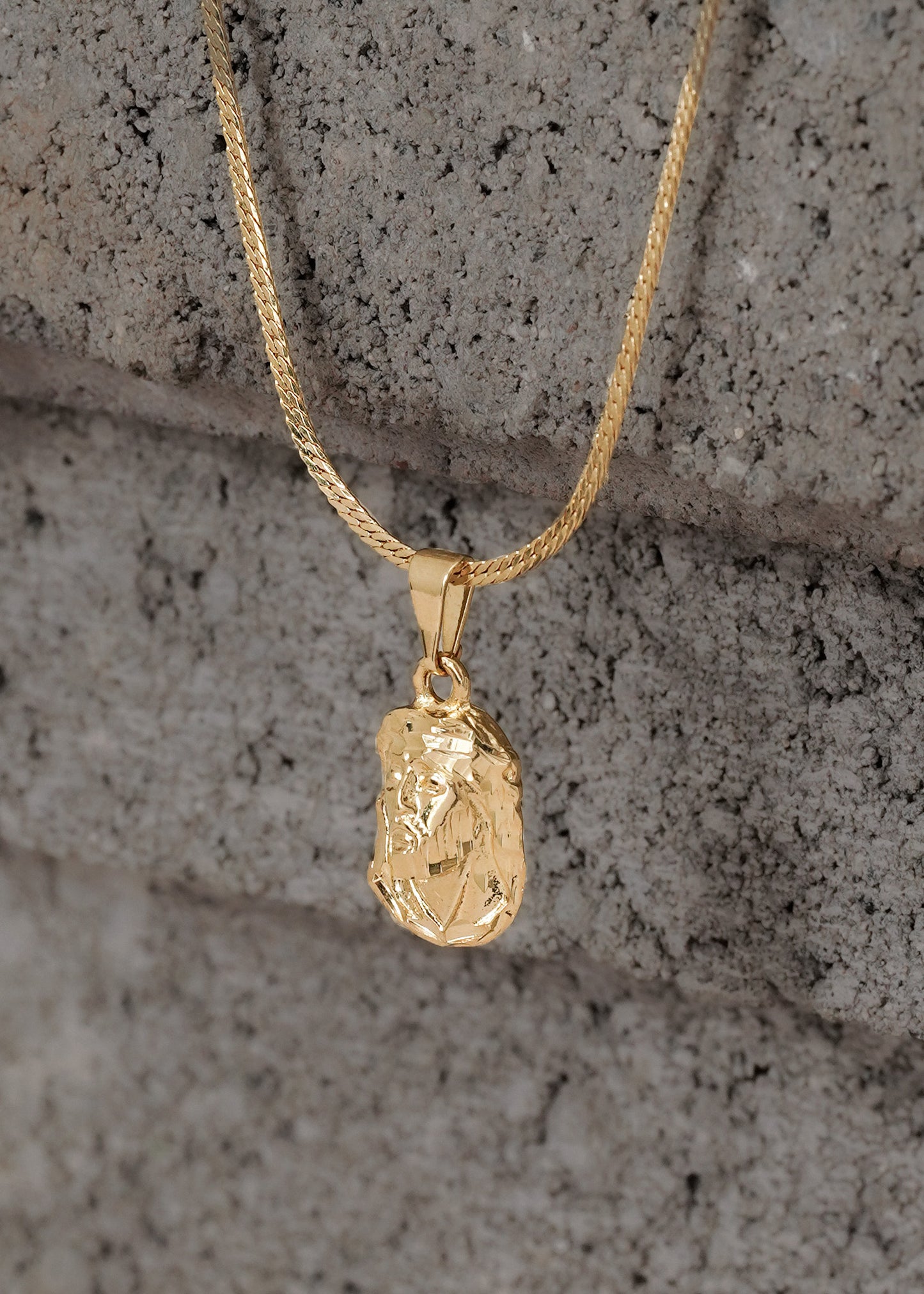 Cadena serpiente plana finita (65cm) + Dije rostro mediano tallado