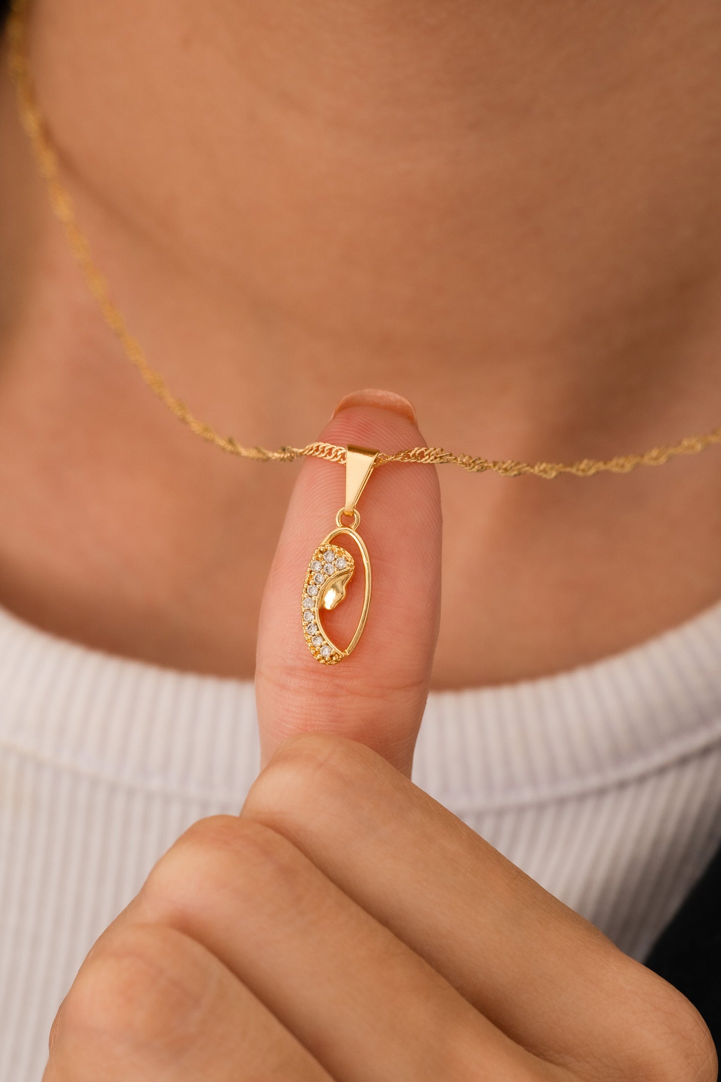 Cadena Singapur (45cm) + Dije virgen niña