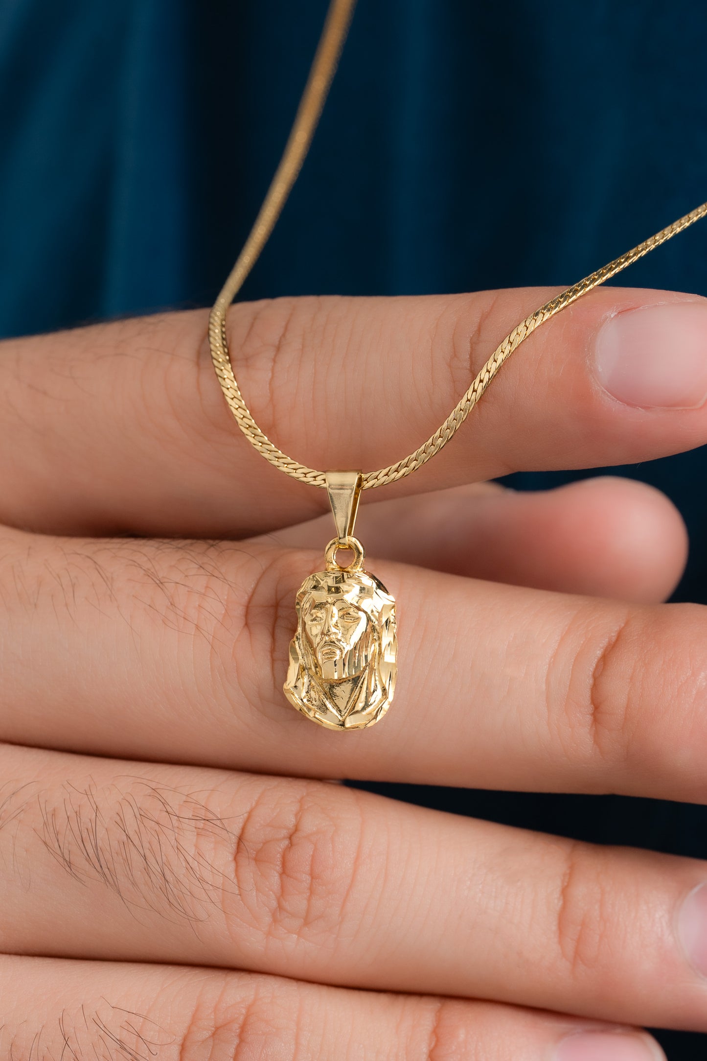 Cadena serpiente plana finita (65cm) + Dije rostro mediano tallado